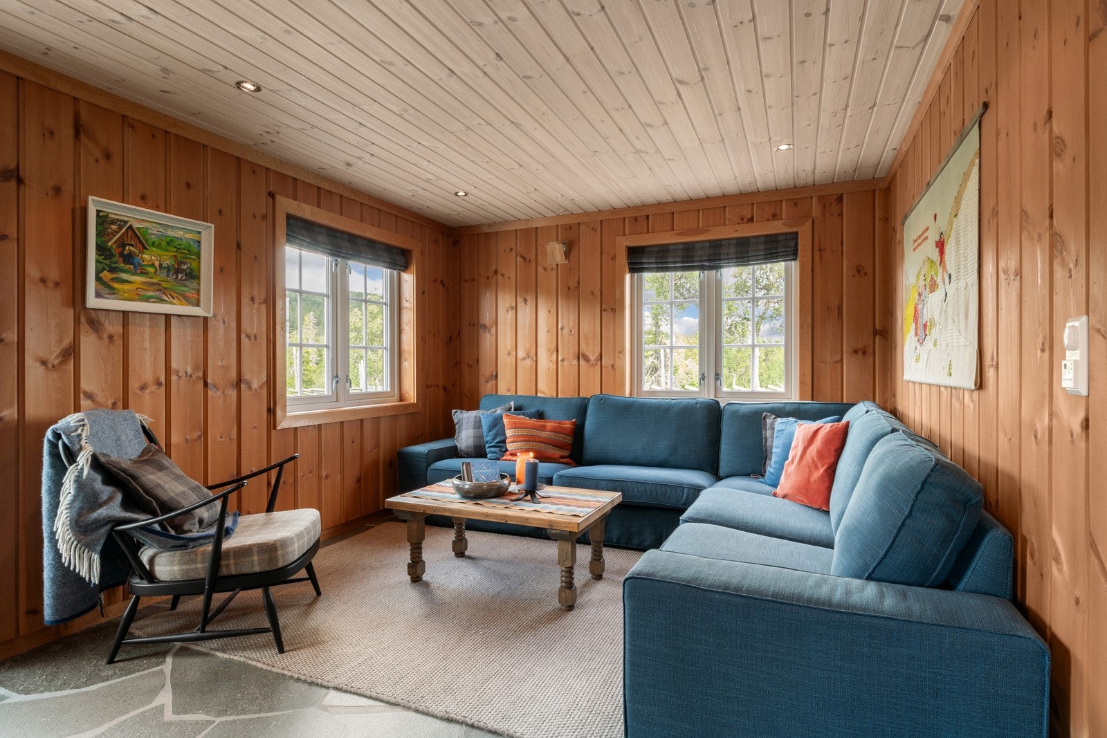 I stuen er det god plass til sofakrok, og medie inventar. Galleribilde