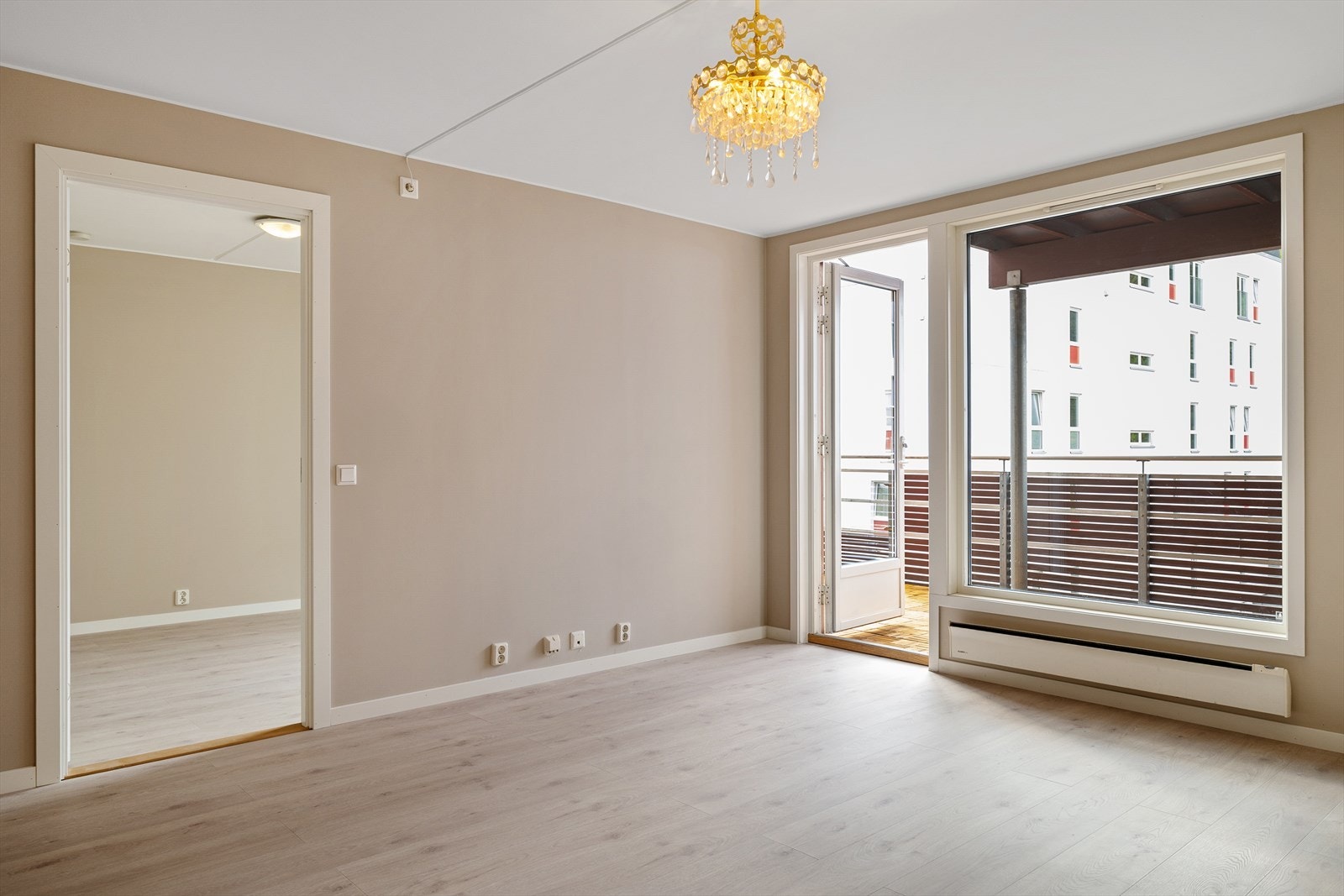 Hovedsoverommet ligger praktisk til ved siden av stuen. Galleribilde