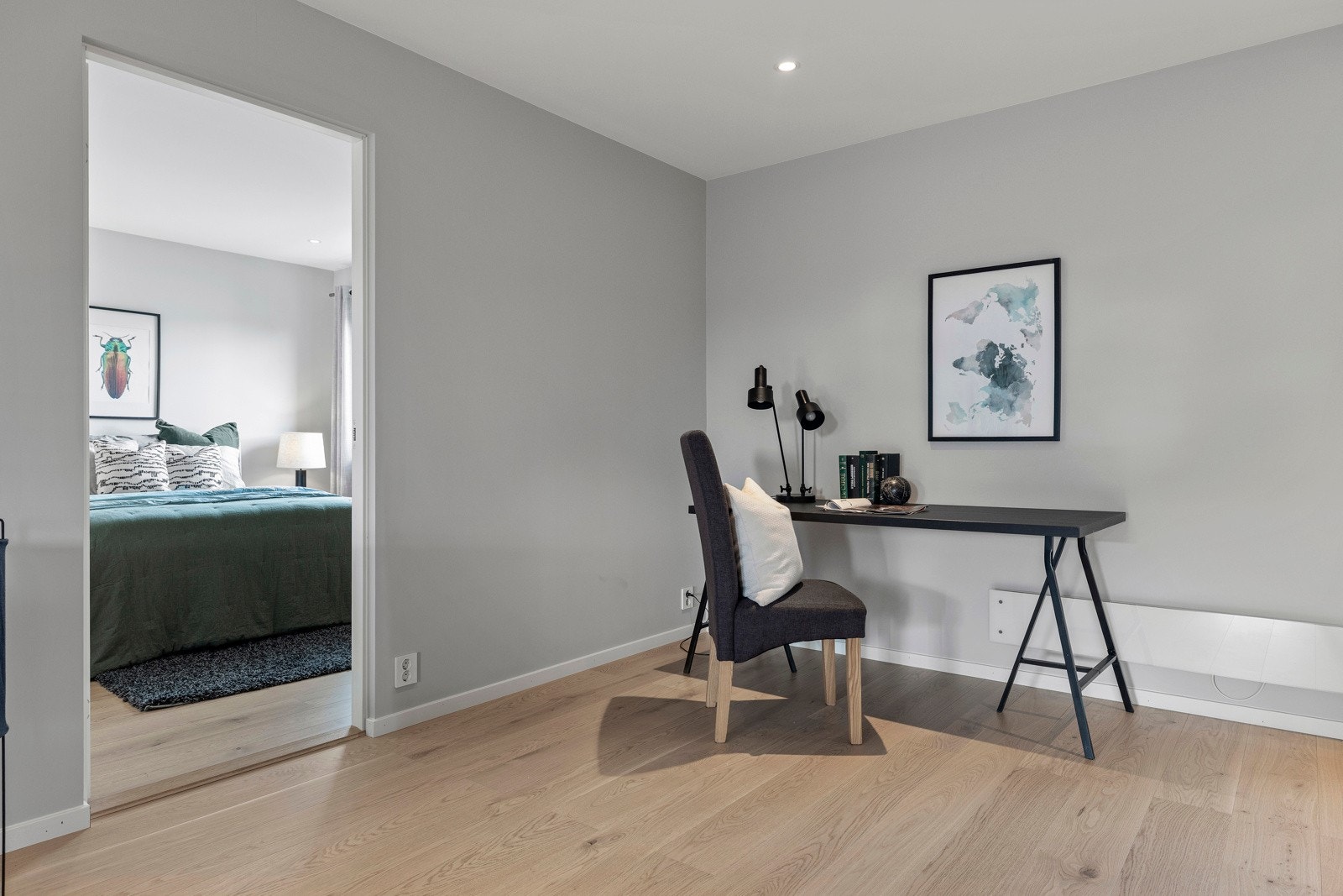 Skulle man ha behov hjemmekontor kan man også innrede for det i stuen oppe. Galleribilde