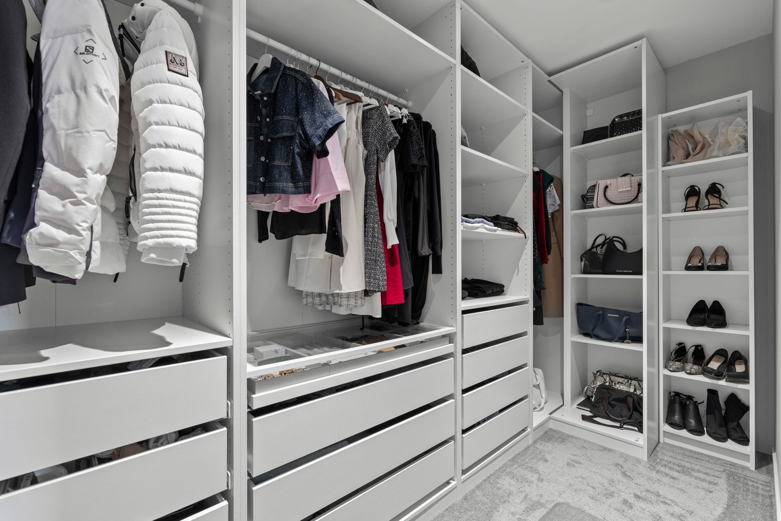 Soverom 4 har et tilhørende omkledningsrom. Galleribilde