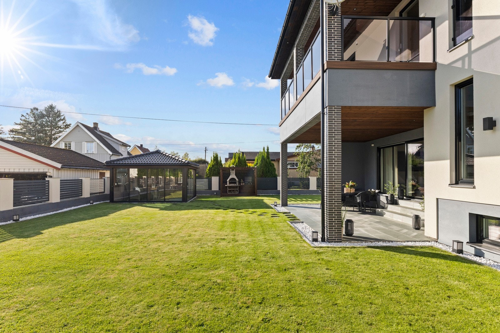 Eiendommen er pent opparbeidet. Galleribilde