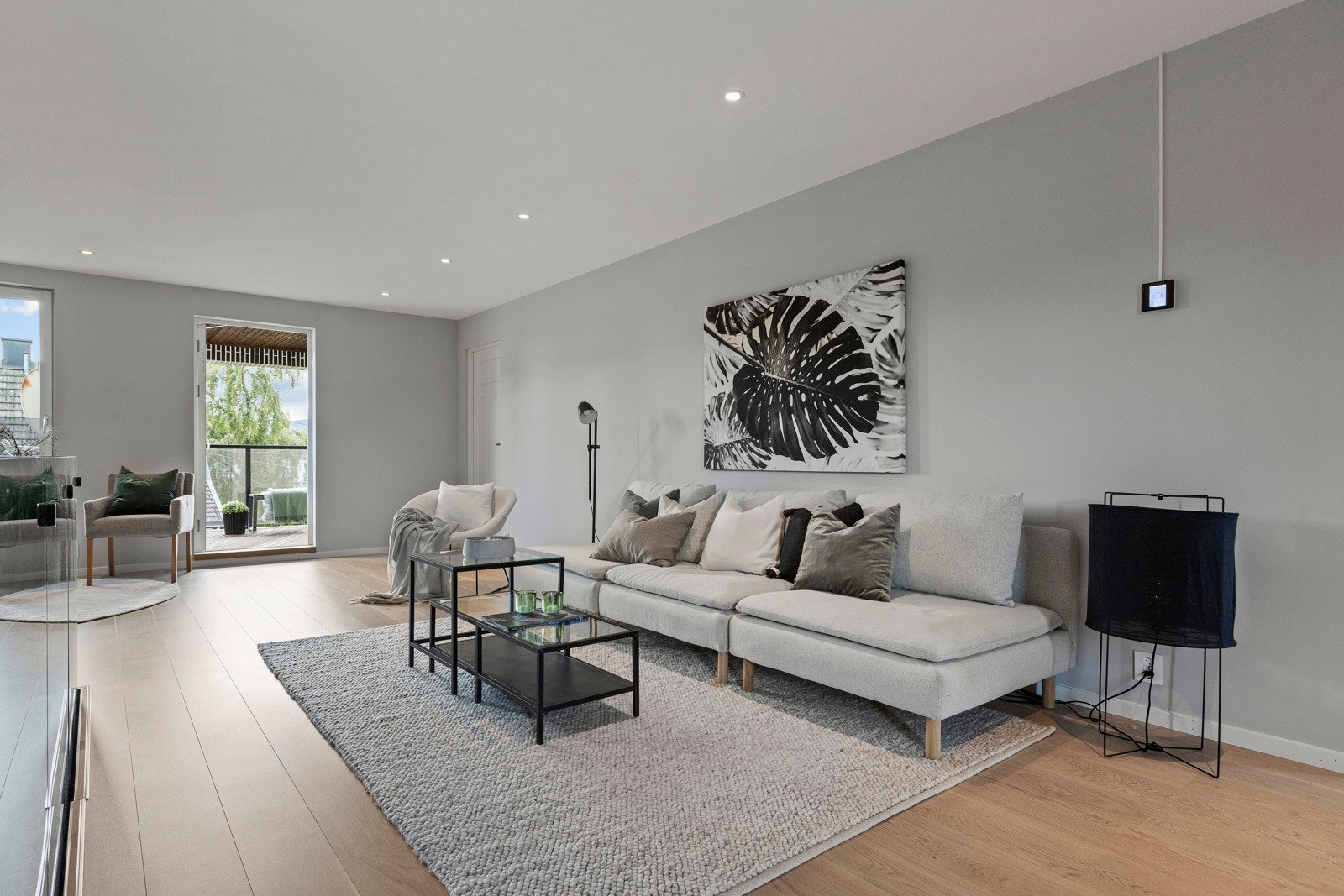 Stuen har god plass til en sofagruppe, perfekt for en barnefamilie. Galleribilde