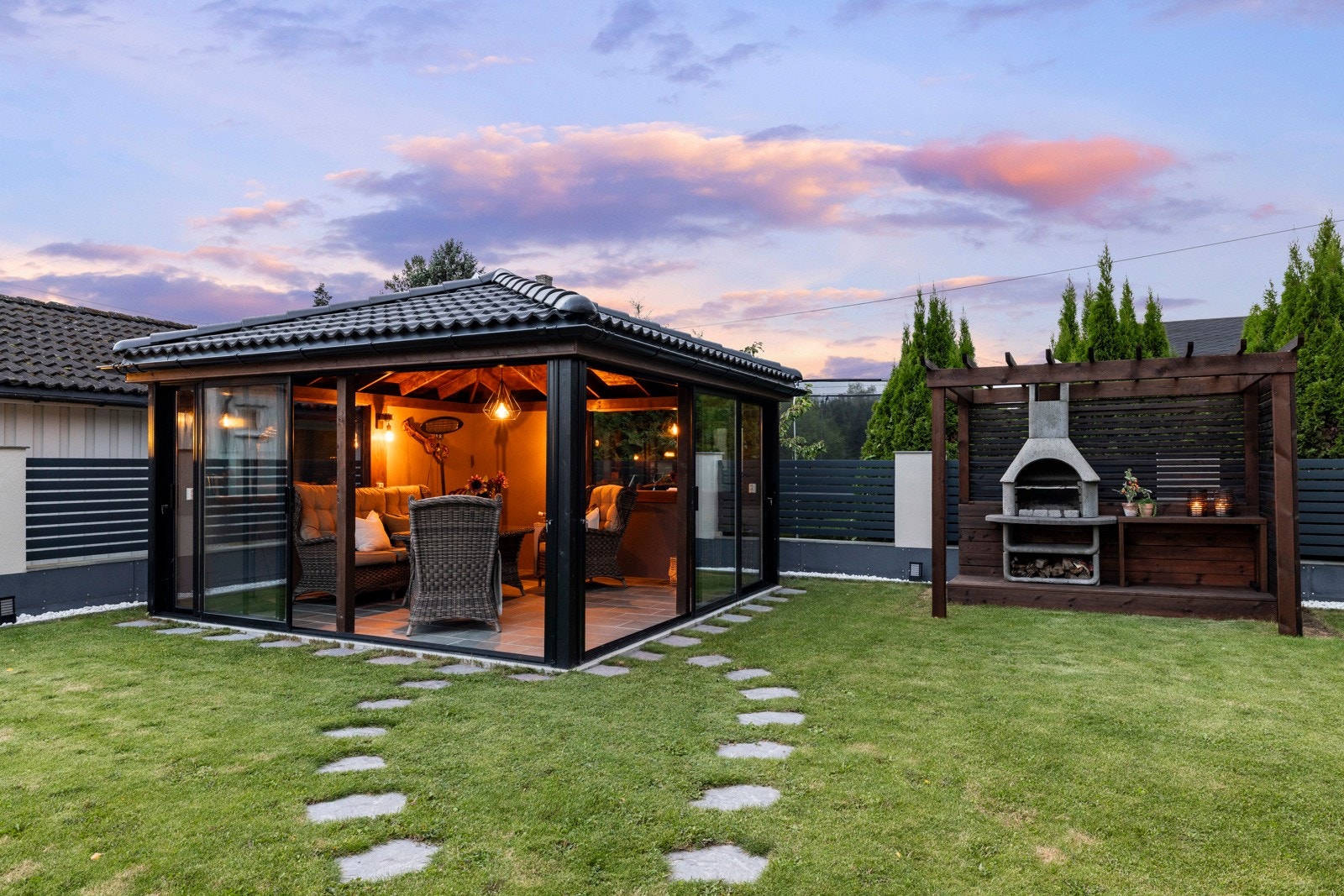 I annekset kan sene sommerkvelder nytes til det fulle. Galleribilde