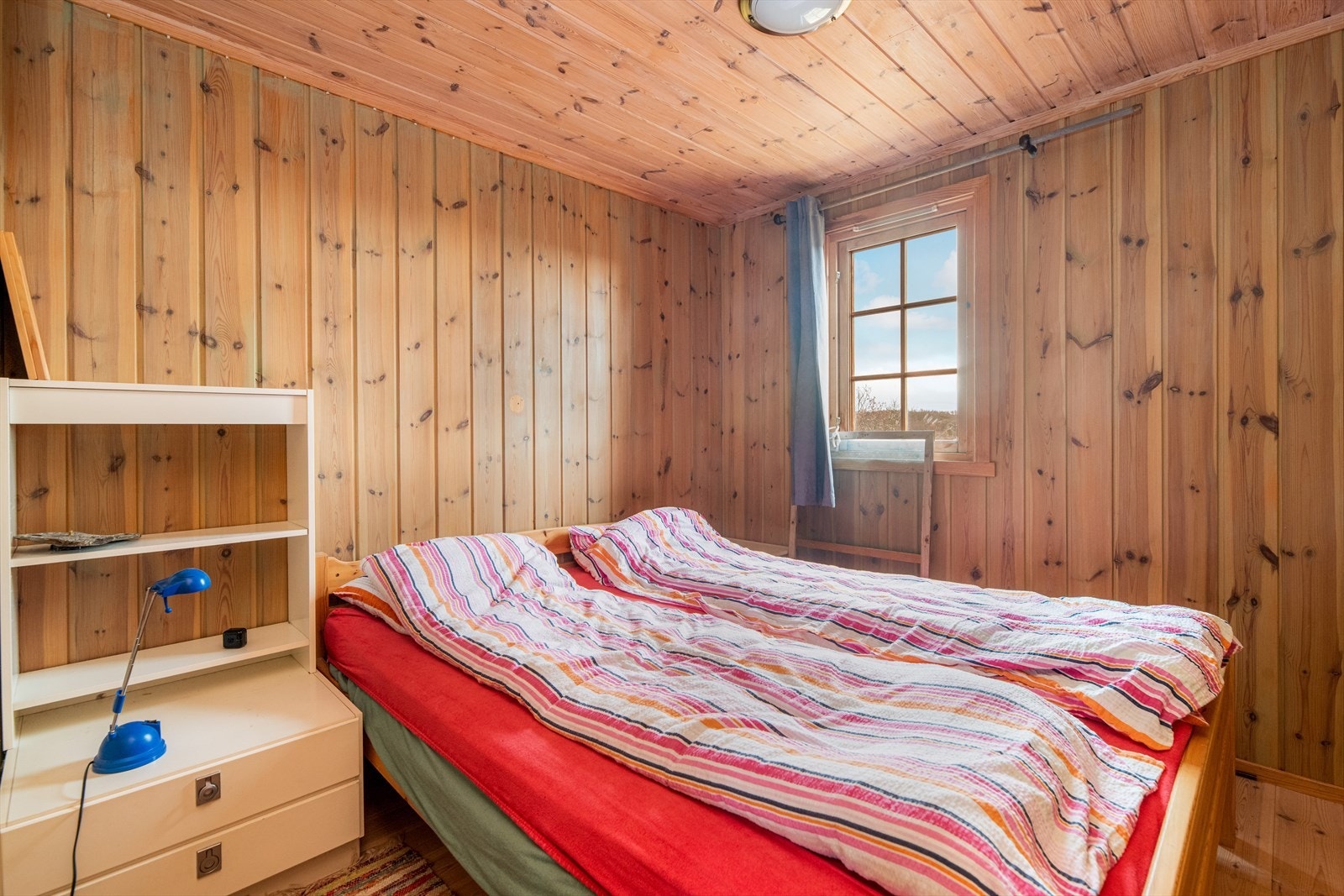 Hytta har to lyse og fine soverom med plass for soveromsmøblement. Galleribilde