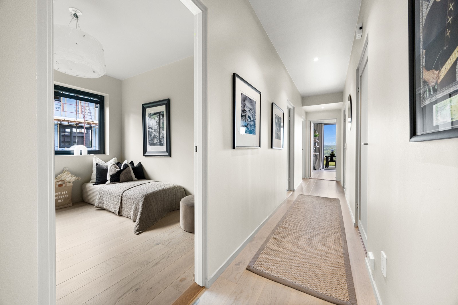 Boligen har fire gode soverom - tre i første etasje. Galleribilde