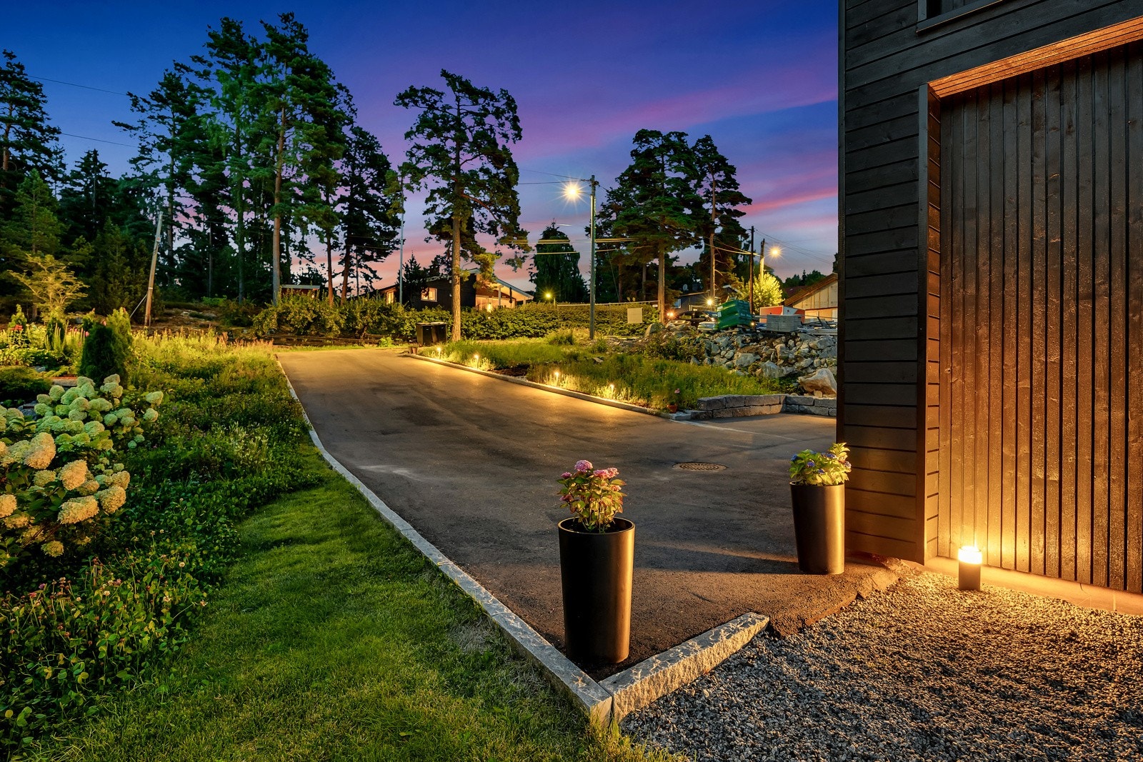 Oppkjørslen ned til hovedinngangen. Galleribilde