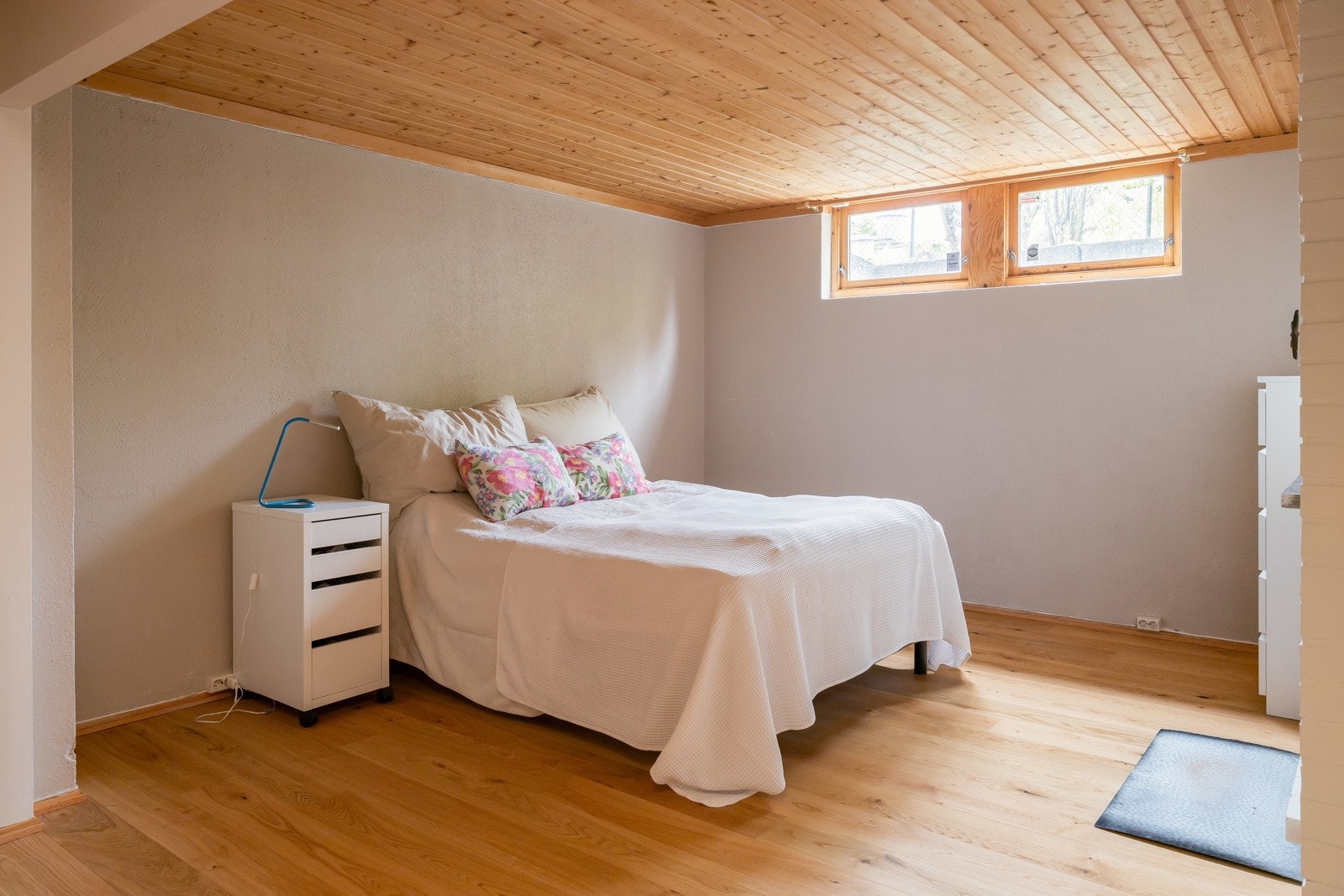 Kjellerstue innredet som ungdomsrom. Gjør oppmerksom på at rommet ikke er godkjent som soverom. Galleribilde