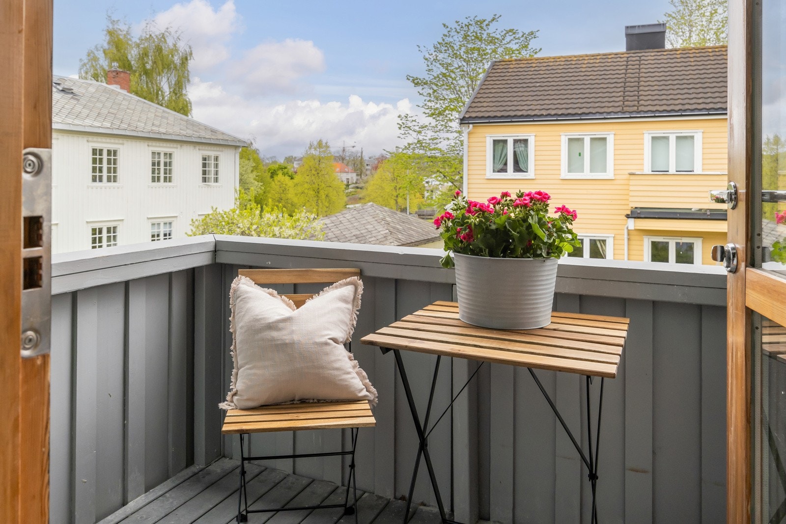 Utgang til egen balkong fra hovedsoverommet. Galleribilde