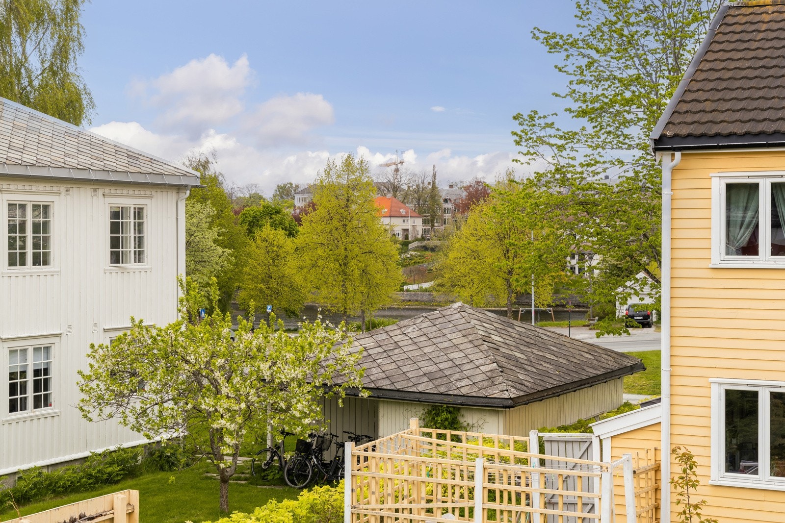 Utsikt fra soverom og balkong. Galleribilde