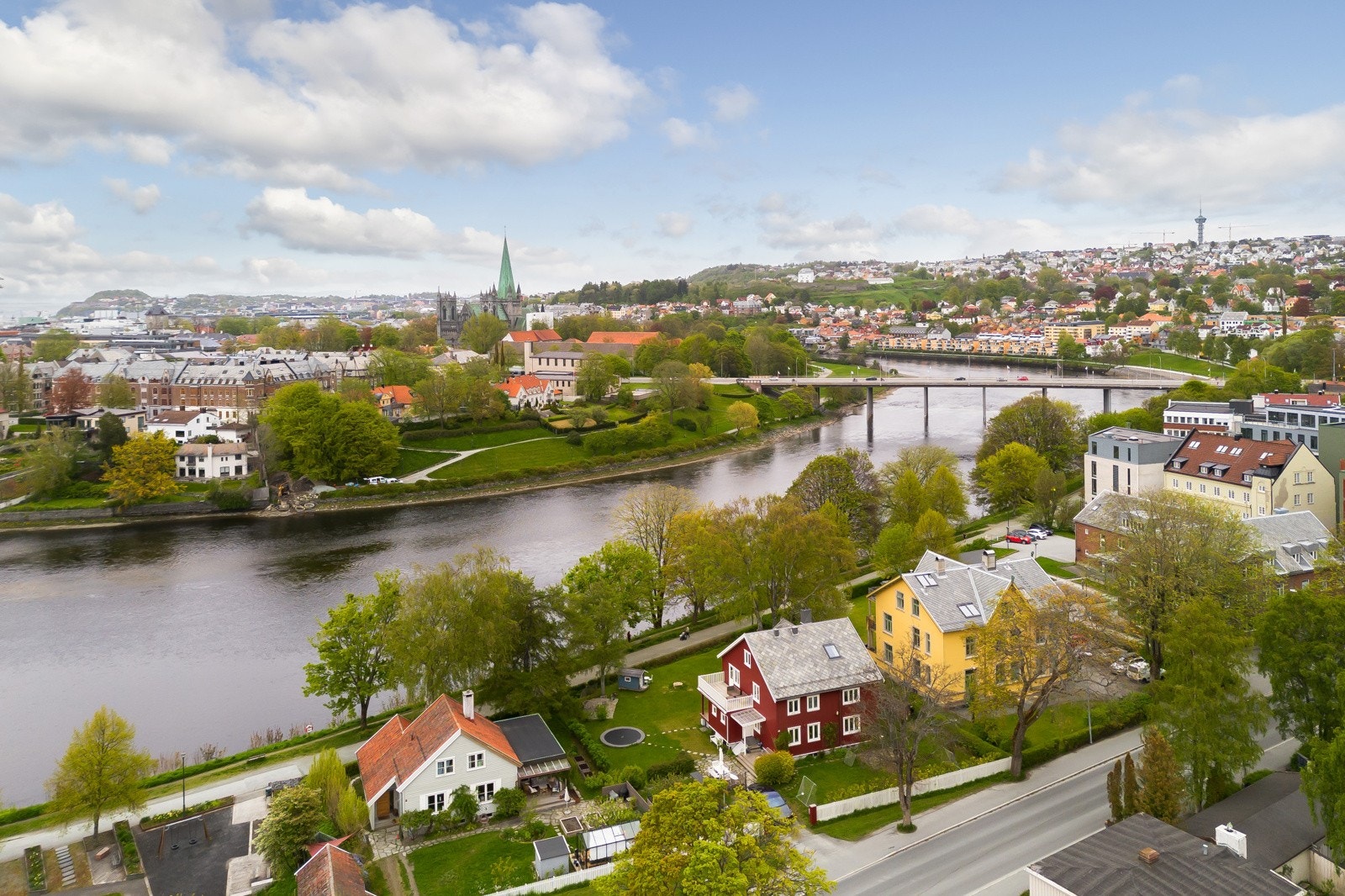 Øya som boområde beskrives best som en egen skjermet "grønne lomme" selv om man kun er minutters gange fra Midtbyen. Galleribilde