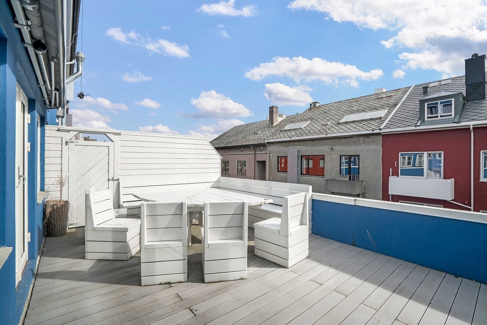 En herlig terrasse hvor lunsjen kan nytes i fint vær Galleribilde