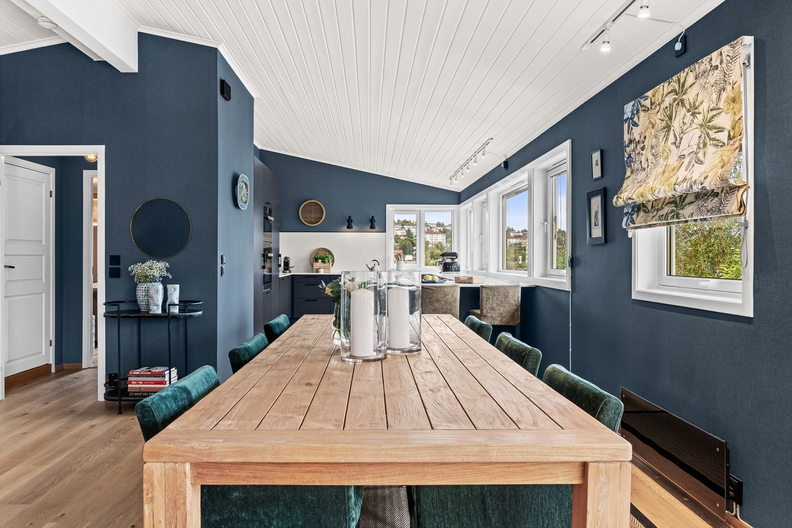 Her har du god kontakt med middagsgjestene fra kjøkkenet. Galleribilde