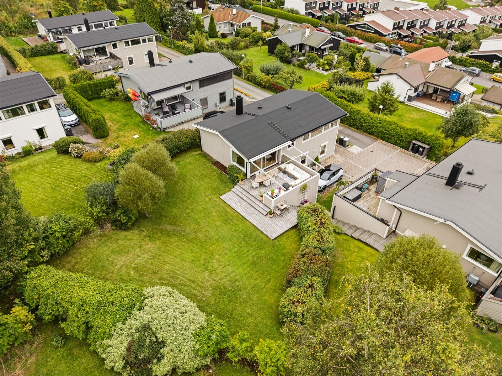 Velholdt enebolig med flott hage. Nytt takdekke og nedløp i 2023. Galleribilde