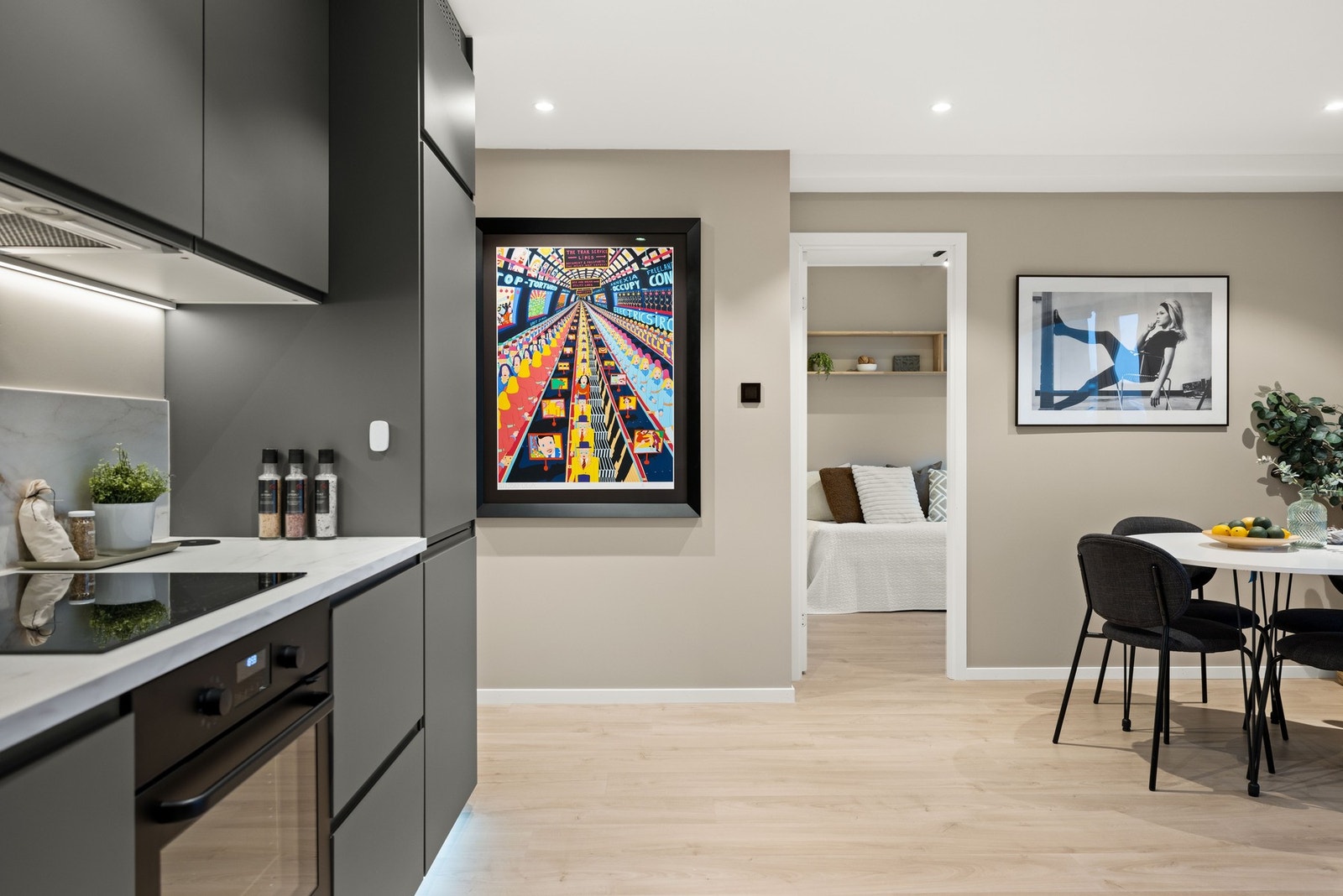 Flott åpen kjøkkenløsning Galleribilde