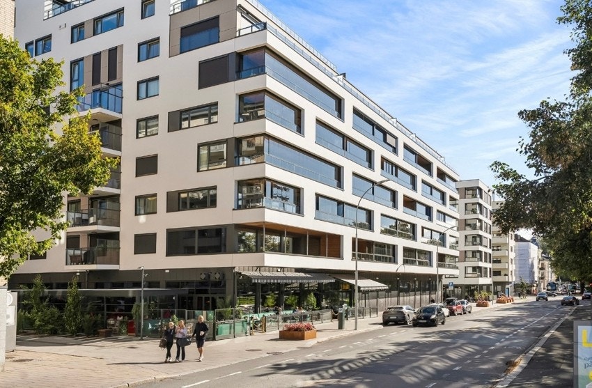 Du finner et bredt utvalg av spisesteder og kafeer i nabobygget. Galleribilde