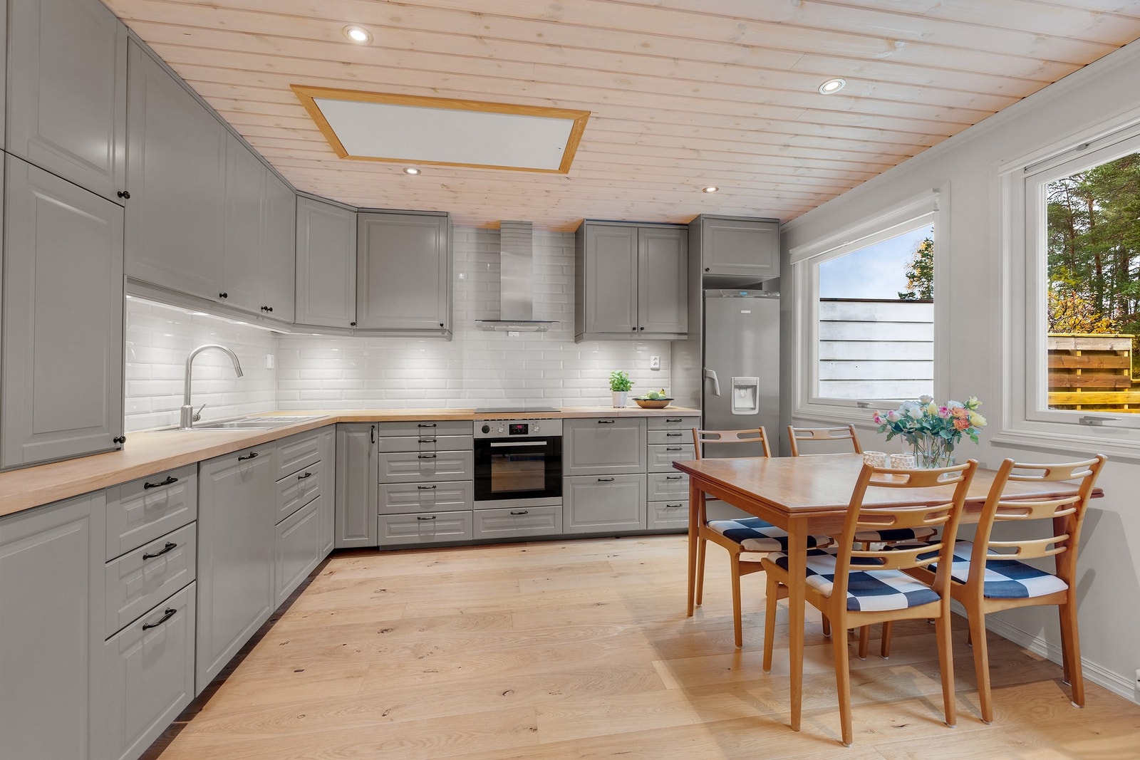 Integrerte hvitevarer følger. Galleribilde