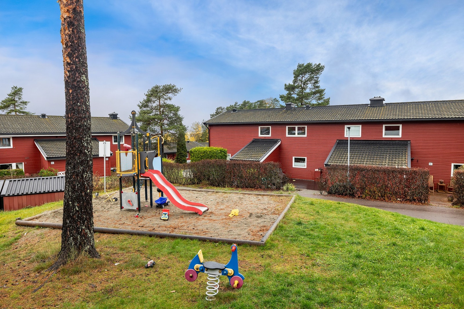 Hyggelige og skjermede lekeområdet internt i brl. Galleribilde