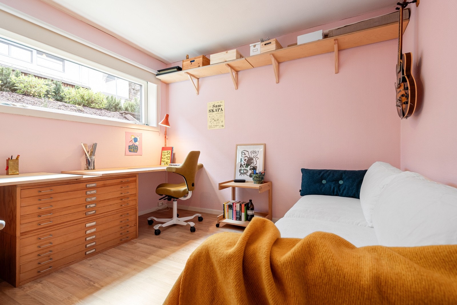 Rommet er per i dag innredet som kontor, men egner seg like godt som barnerom eller gjesterom. Galleribilde