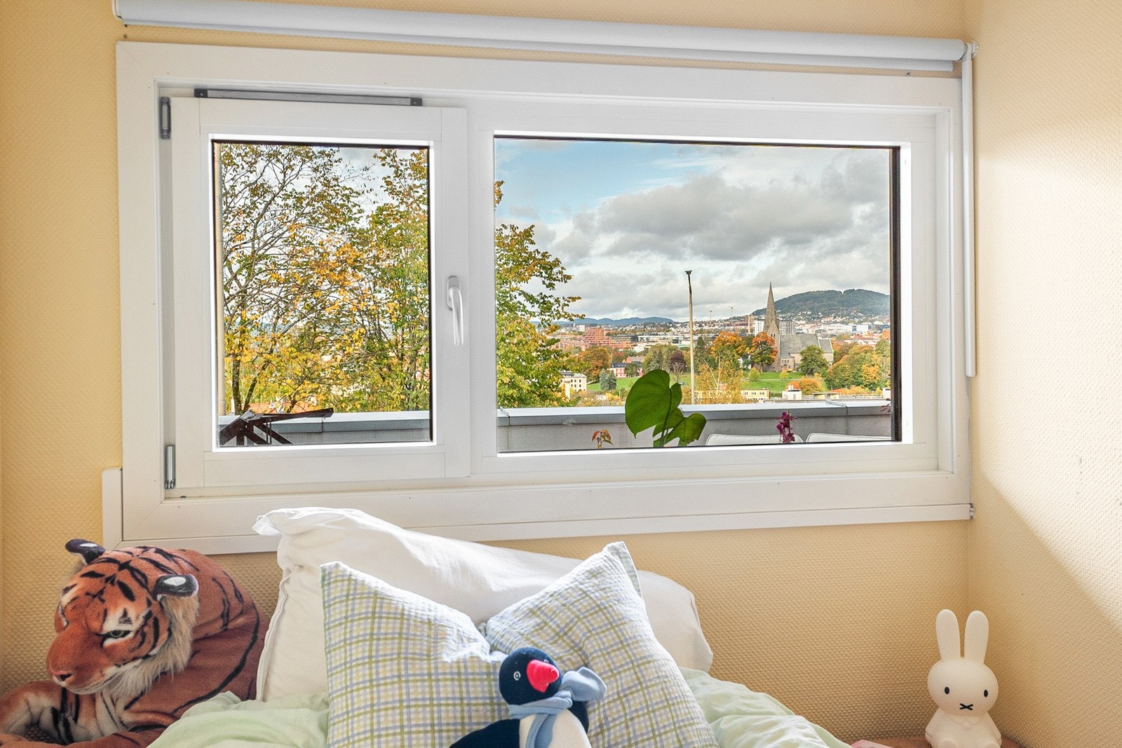 Soverommet er vendt mot terrassen og har en nydelig utsikt over Vålerenga kirke og Grefsenkollen. Galleribilde