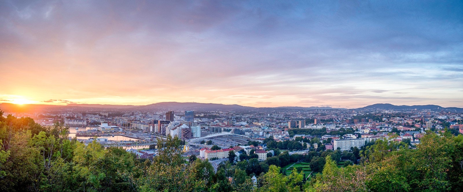 Utsikt over Oslo fra Ekebergskrenten utsiktspunkt. Galleribilde