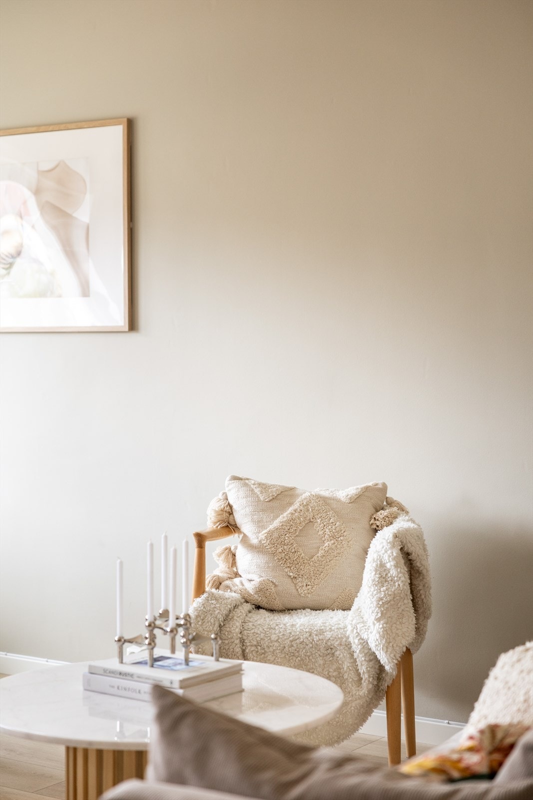 Varmtvann, fyring, TV og internett er inkludert i felleskostnadene. Galleribilde