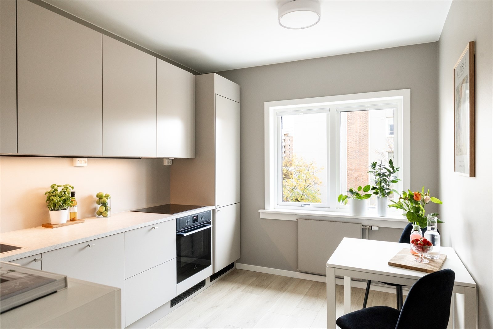 Pent og moderne kjøkken fra Epoq (2025), separat fra stuen - perfekt for den kokkeglade! Galleribilde