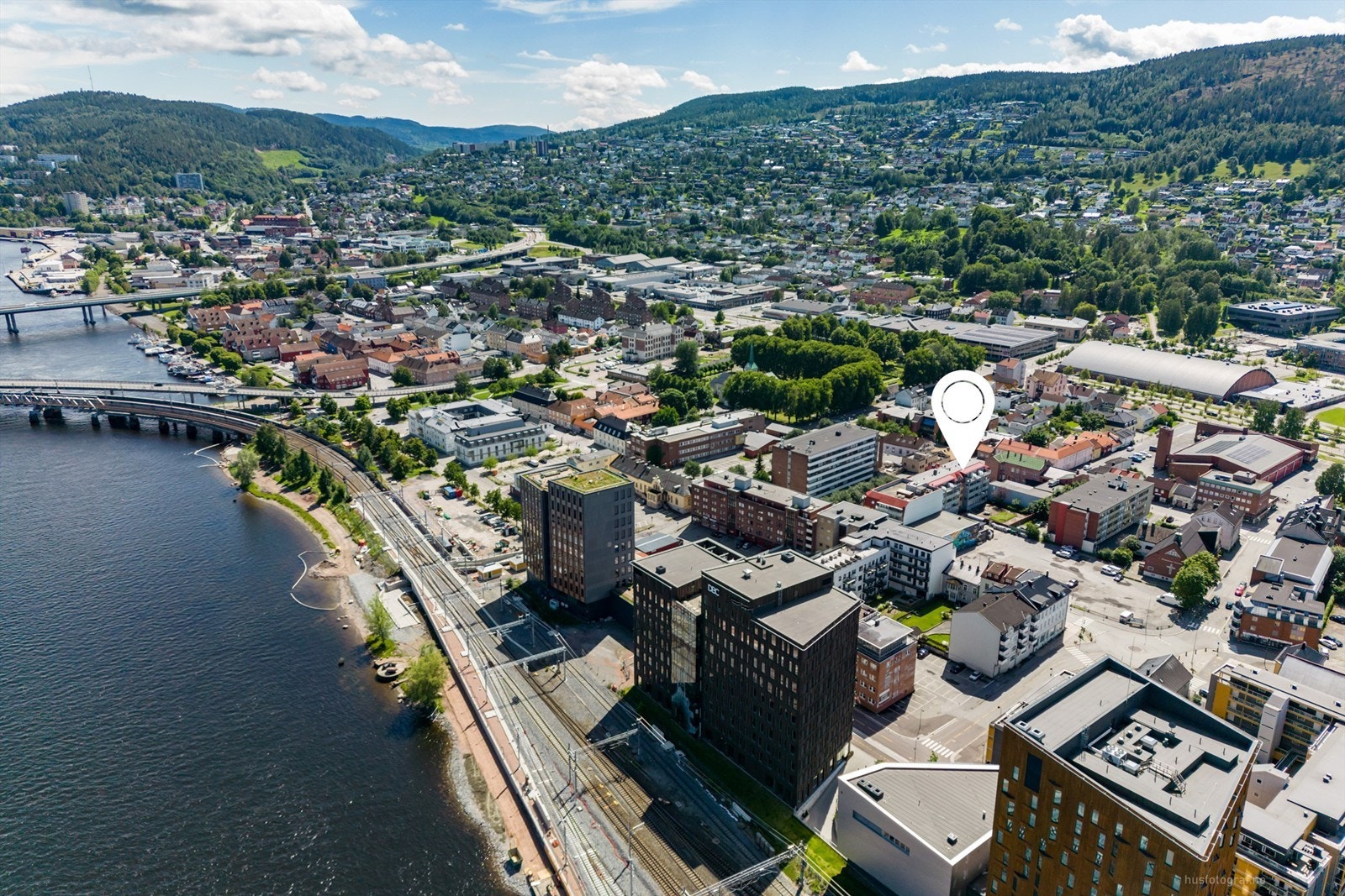 Få minutters gange til Marienlyst med fotballbaner, Drammensbadet, Drammenshallen, kunstis/kunstgress, Akropolis treningssenter, museum og flotte friområder Galleribilde