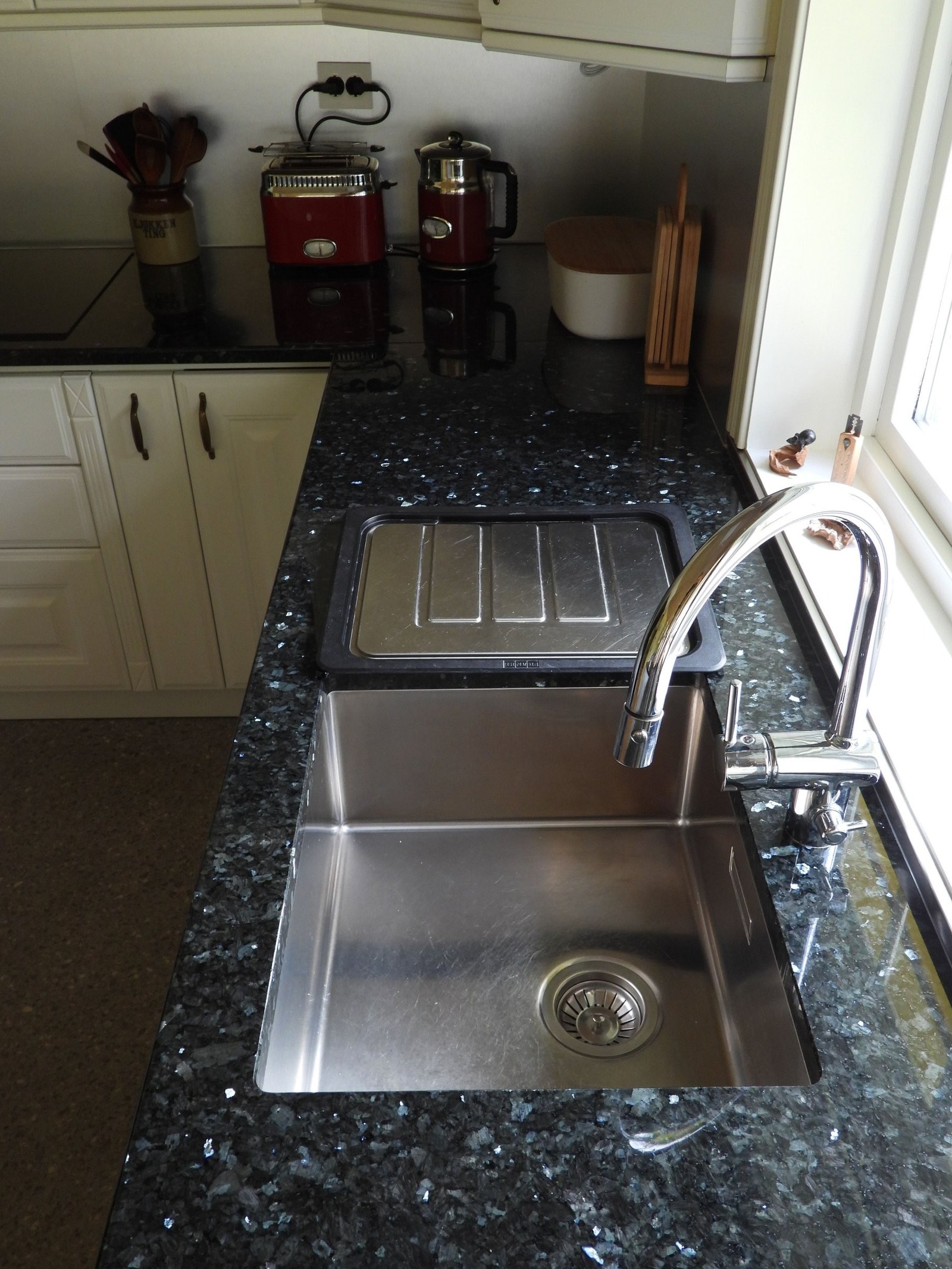 Stor og dyp oppvaskkum Galleribilde