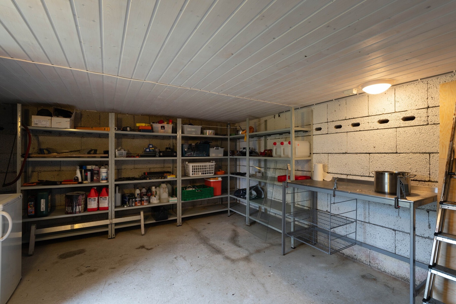 God lagringsplass i kjeller under anneks Galleribilde