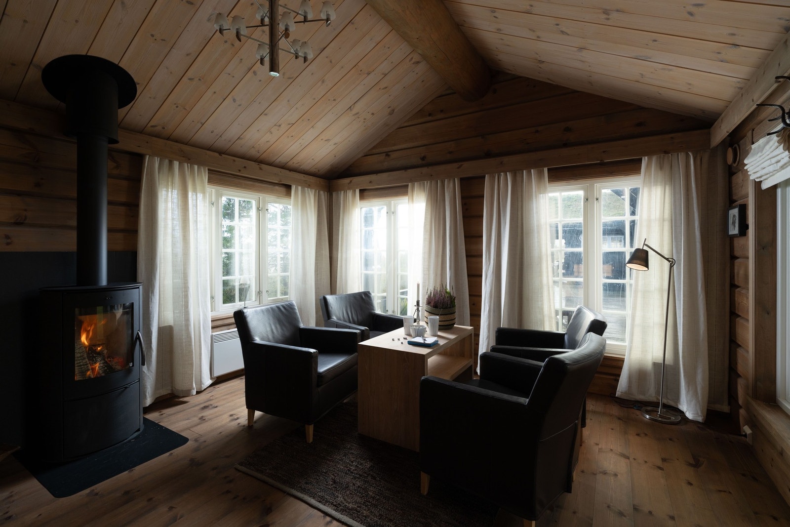 Ta frem brettspill og nyt regnværsdagene inne foran peisen Galleribilde