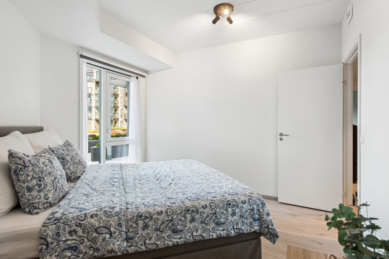 Hovedsoverommet et lyst og romslig Galleribilde