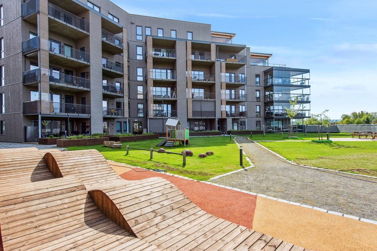 Det er også etablert hyggelige samlingspunkter med benker. Galleribilde