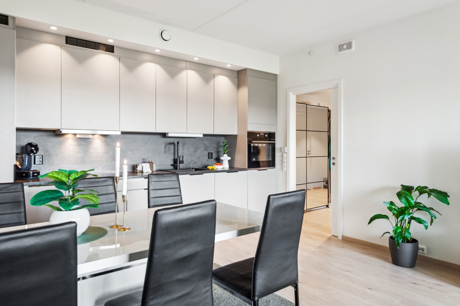 Lekkert og stilrent kjøkken Galleribilde