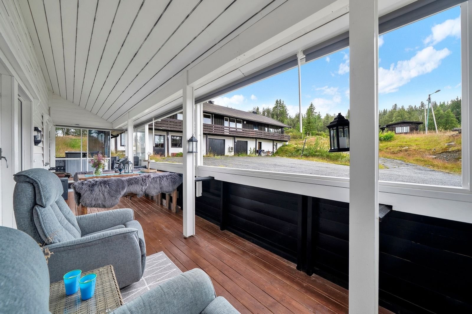 Innglasset terrasse med skyvevinduer mot vest Galleribilde