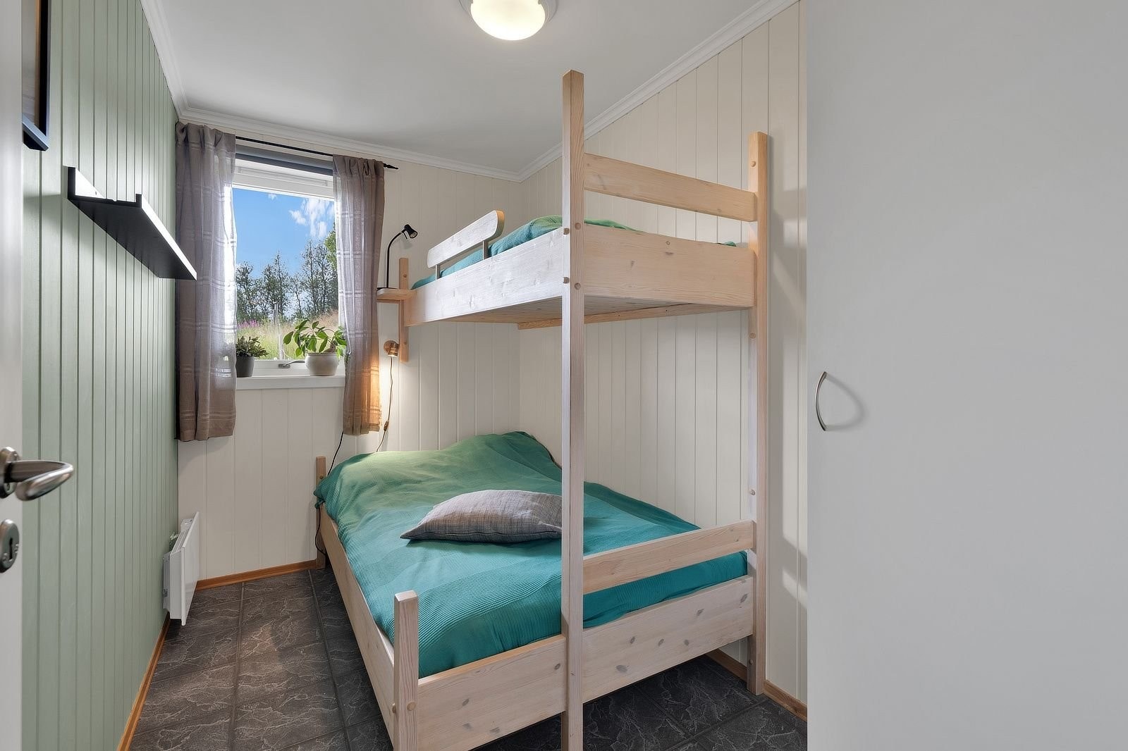 Soverom 2 med familiekøyer Galleribilde