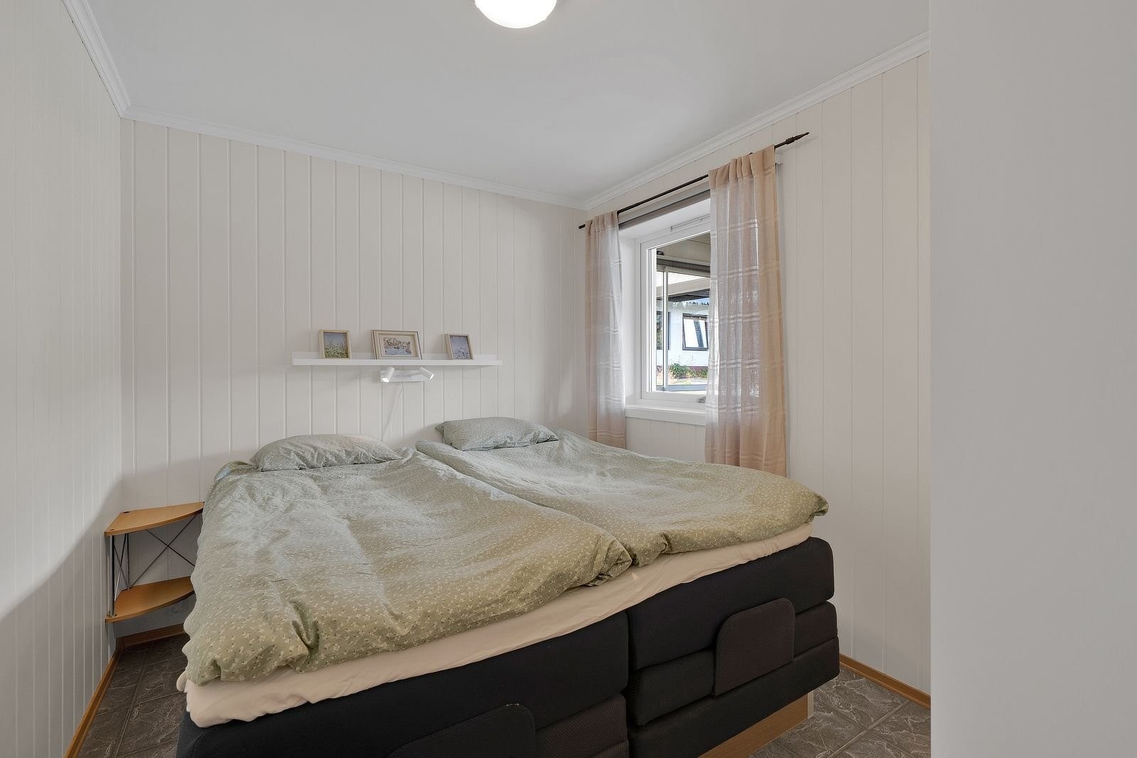 Soverom 1 med plass til dobbelseng Galleribilde