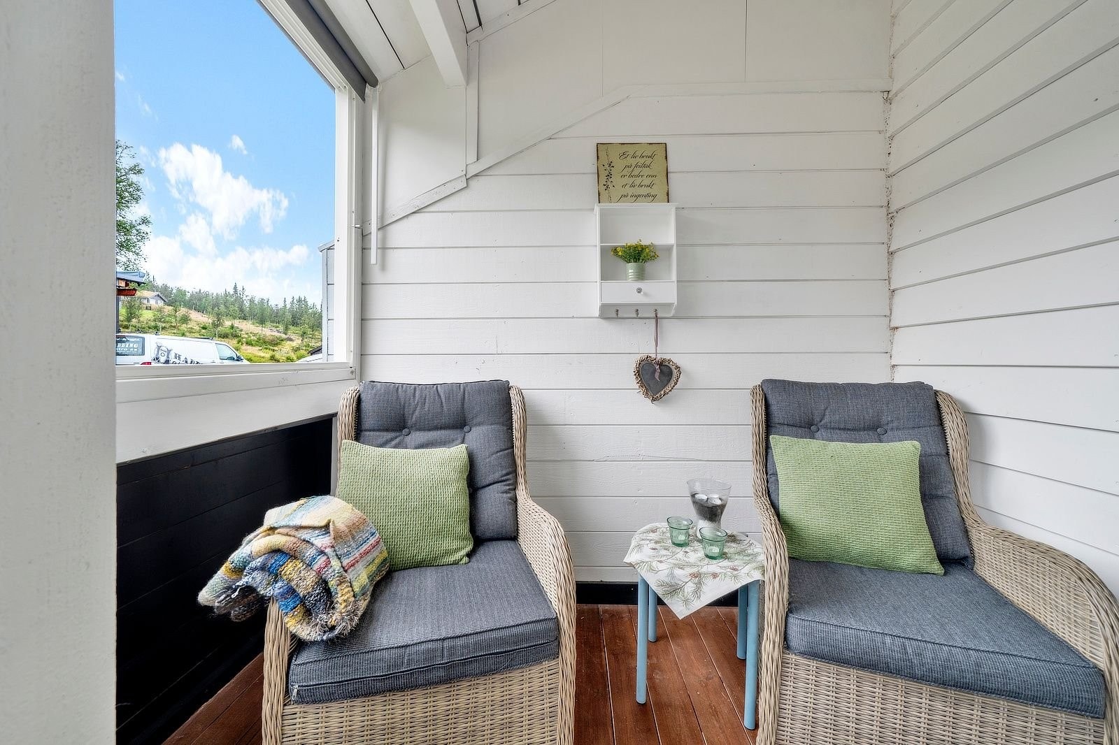 Innglasset terrasse med skyvevinduer mot vest Galleribilde