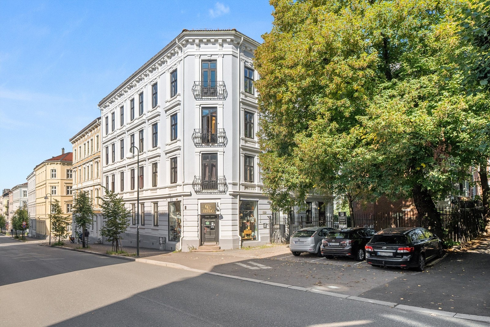 Leiligheten ligger i en klassisk bygård fra 1887. Galleribilde