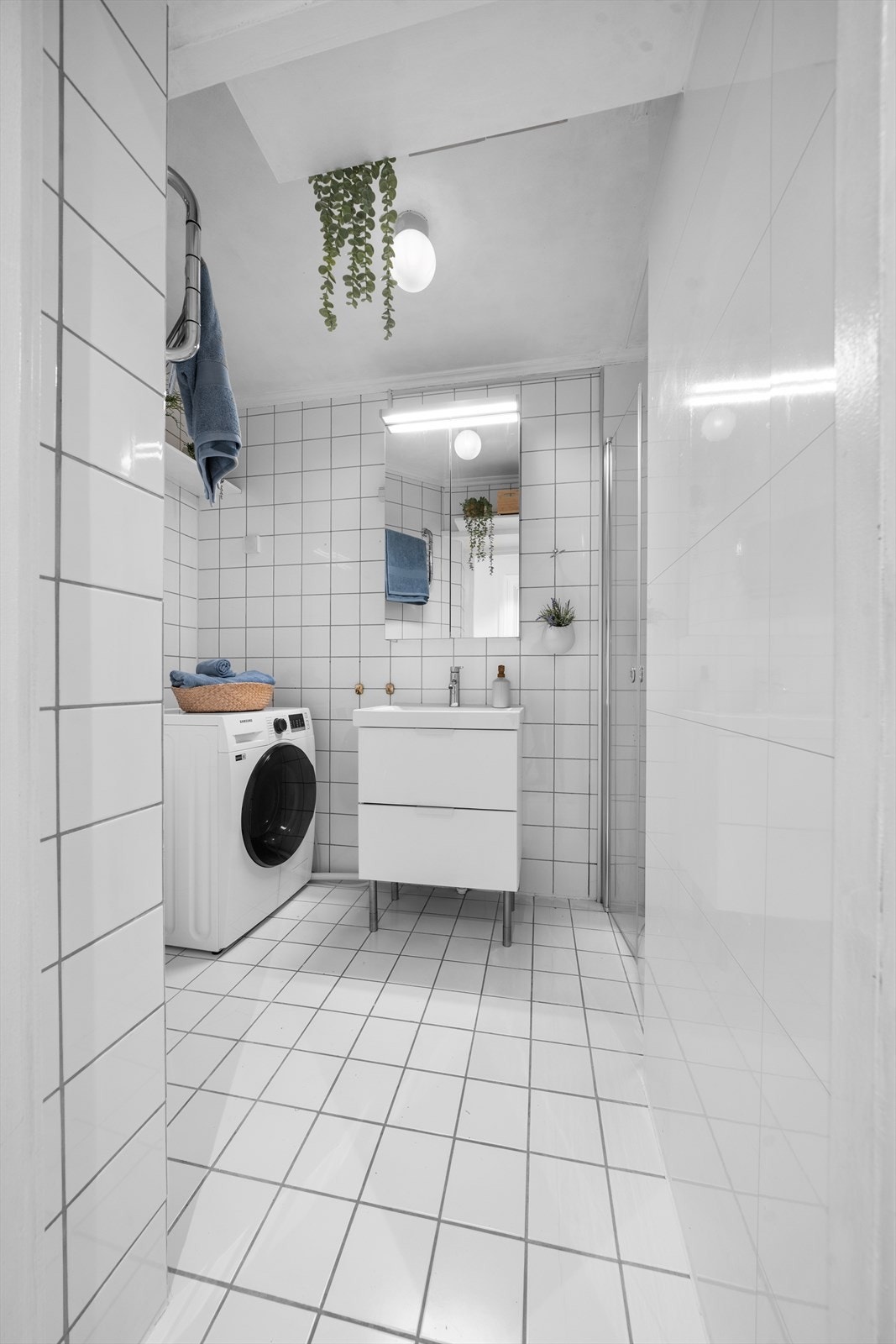 Her er det opplegg for vaskemaskin. Kombimaskinen kan medfølge. Galleribilde