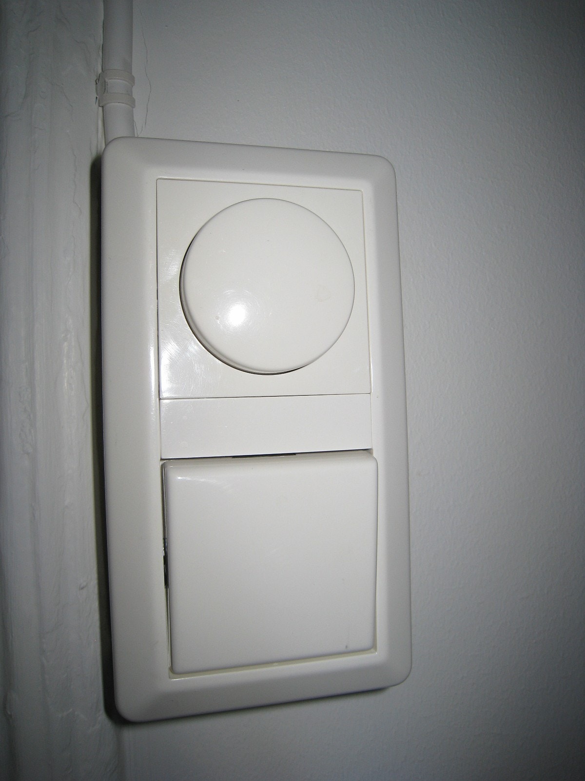 Lyspunkt i kjøkkentak (over kjøkkenbord) har "dimmer", for å lettere finne den rette stemningen... Galleribilde