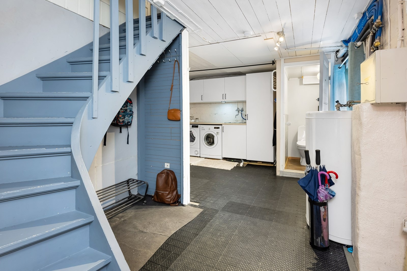 Trappeoppgang/vaskekjeller Galleribilde