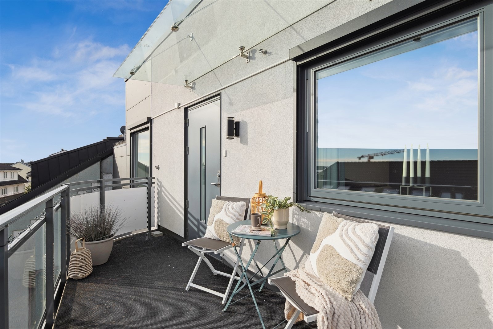 Delvis overbygget inngangsparti. Galleribilde