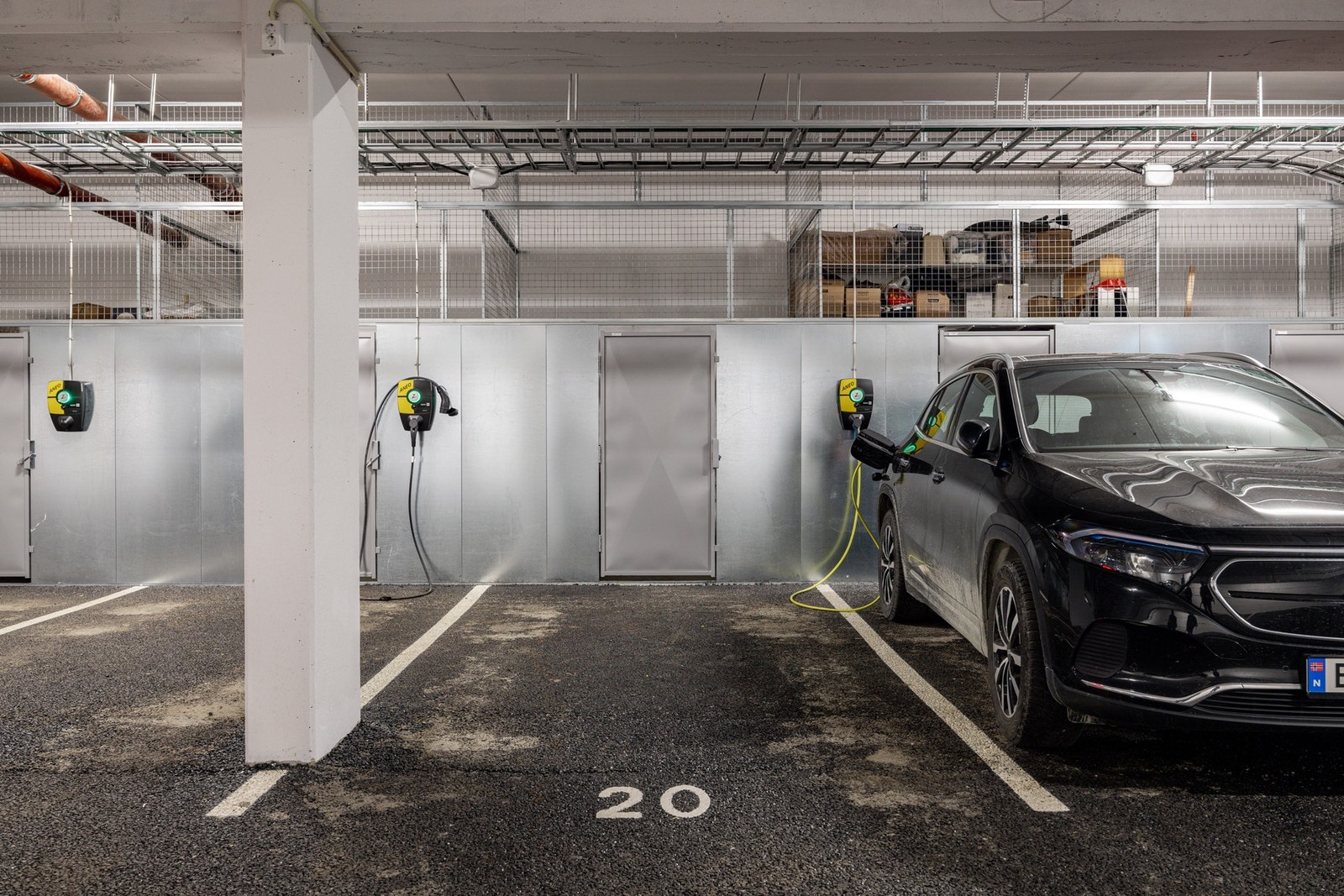 Det medfølger parkeringsplass med lader. Galleribilde