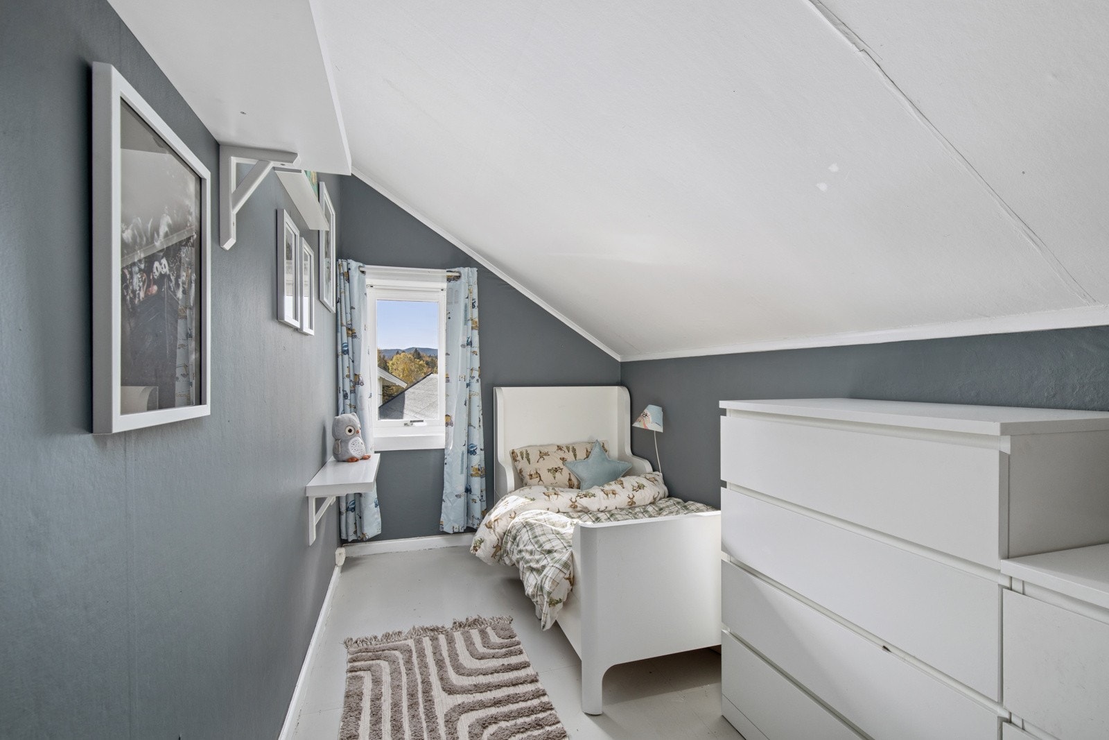 Innredet rom som ikke tilfredsstiller dagens krav til varig opphold. Galleribilde