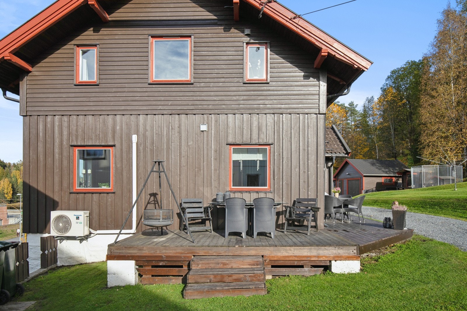 Koeslig uteplass. Galleribilde