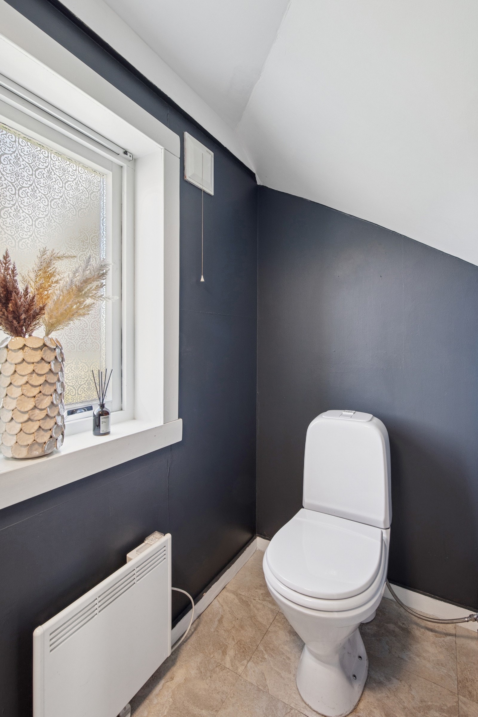 Separat toalett er plassert ved inngangspartiet. Galleribilde