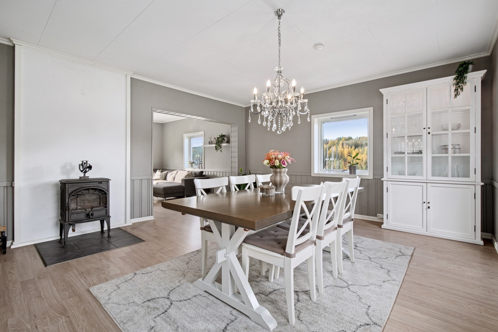 Spisestuen. Galleribilde