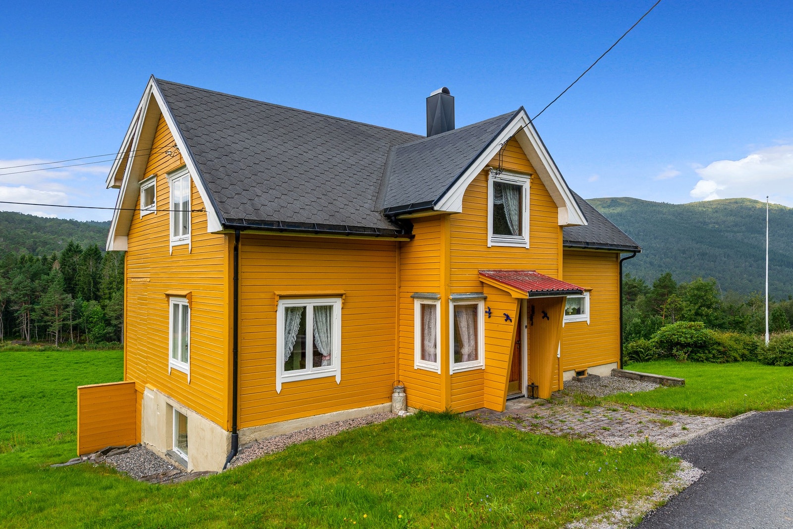 Boligen har overbygd inngangsparti Galleribilde