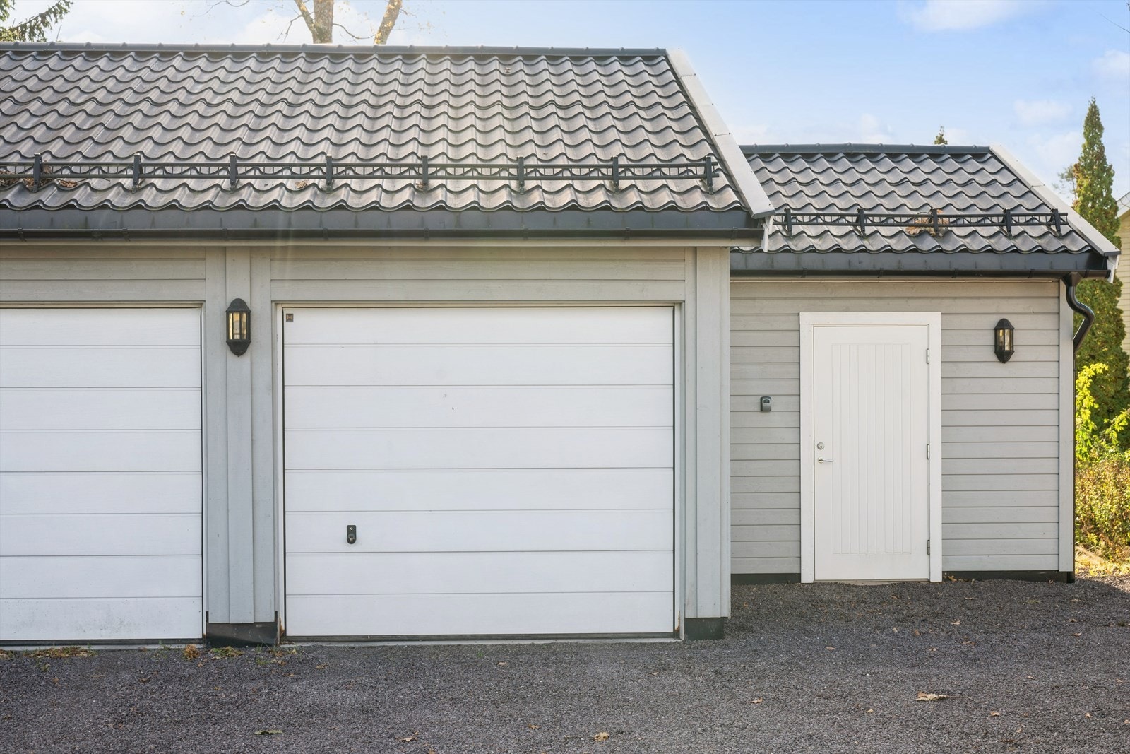 Garasje med elbillader medfølger Galleribilde