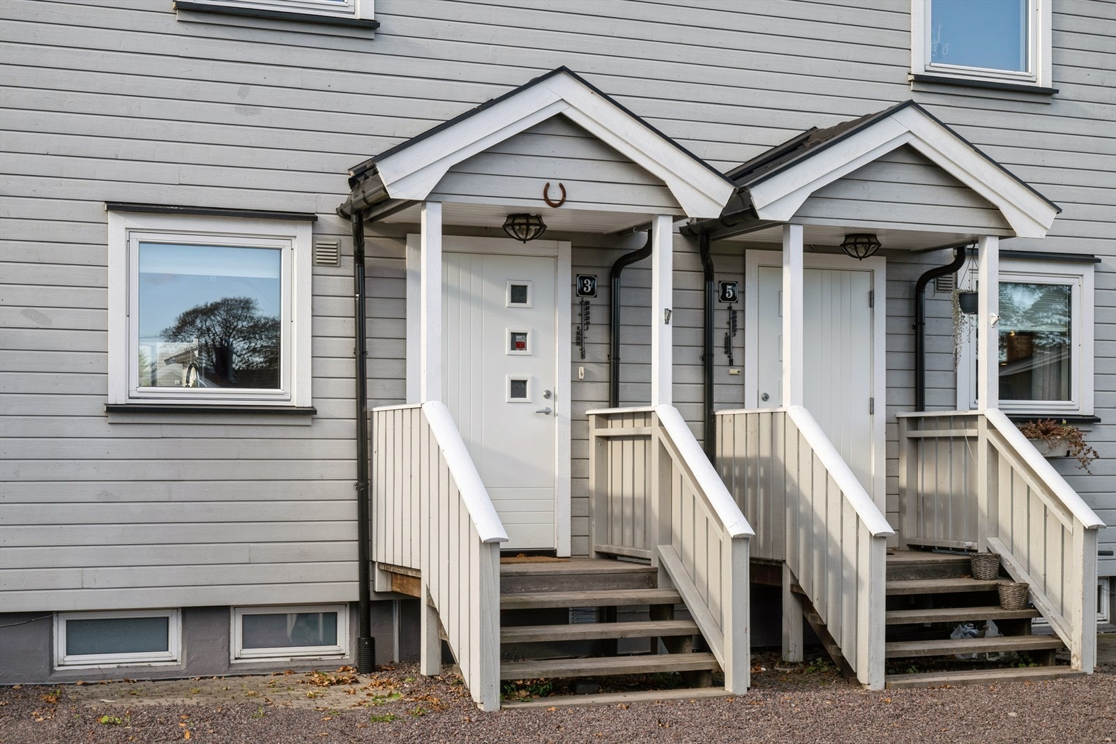 Kledning og vinduer er fra 2012 Galleribilde